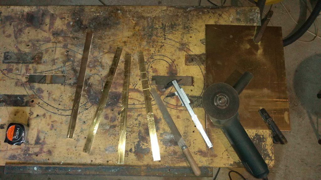 cutting strips from brass sheets and cutting trouser buckle elements to size, which in the next process will be silver soldered and hand-grinded in the Kostylo atelier