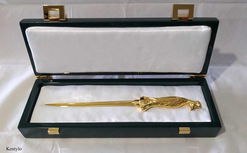 the luxurious box lacquered in our favourite company dark green colour is lined with soft white satin and is always crafted by the Kostylo atelier to store our luxury works of art