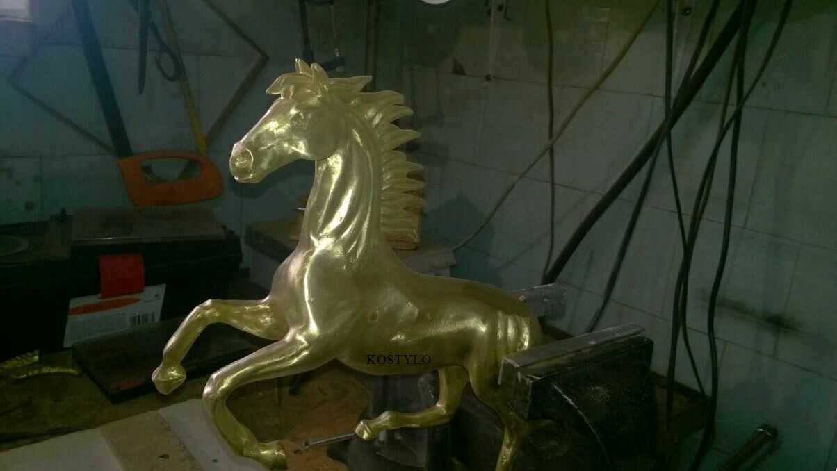 the brass-cast horse figure is then hand-ground and smoothed with sandpapers to perfect smoothness at the Kostylo atelier