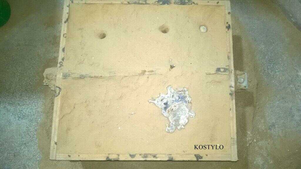 luxurious openwork company bas-relief is cast with molten brass in casting mould boxes in Kostylo atelier