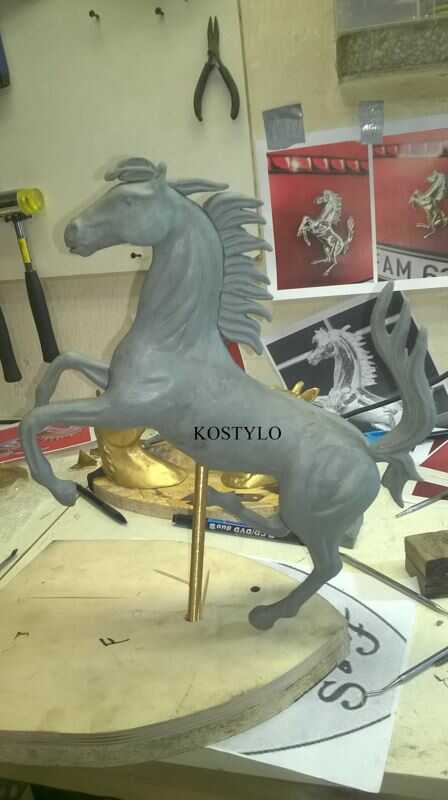 the approved final model, along with an example of the coat of arms-shaped base, will soon be molded in lost-wax silicone at the Kostylo atelier