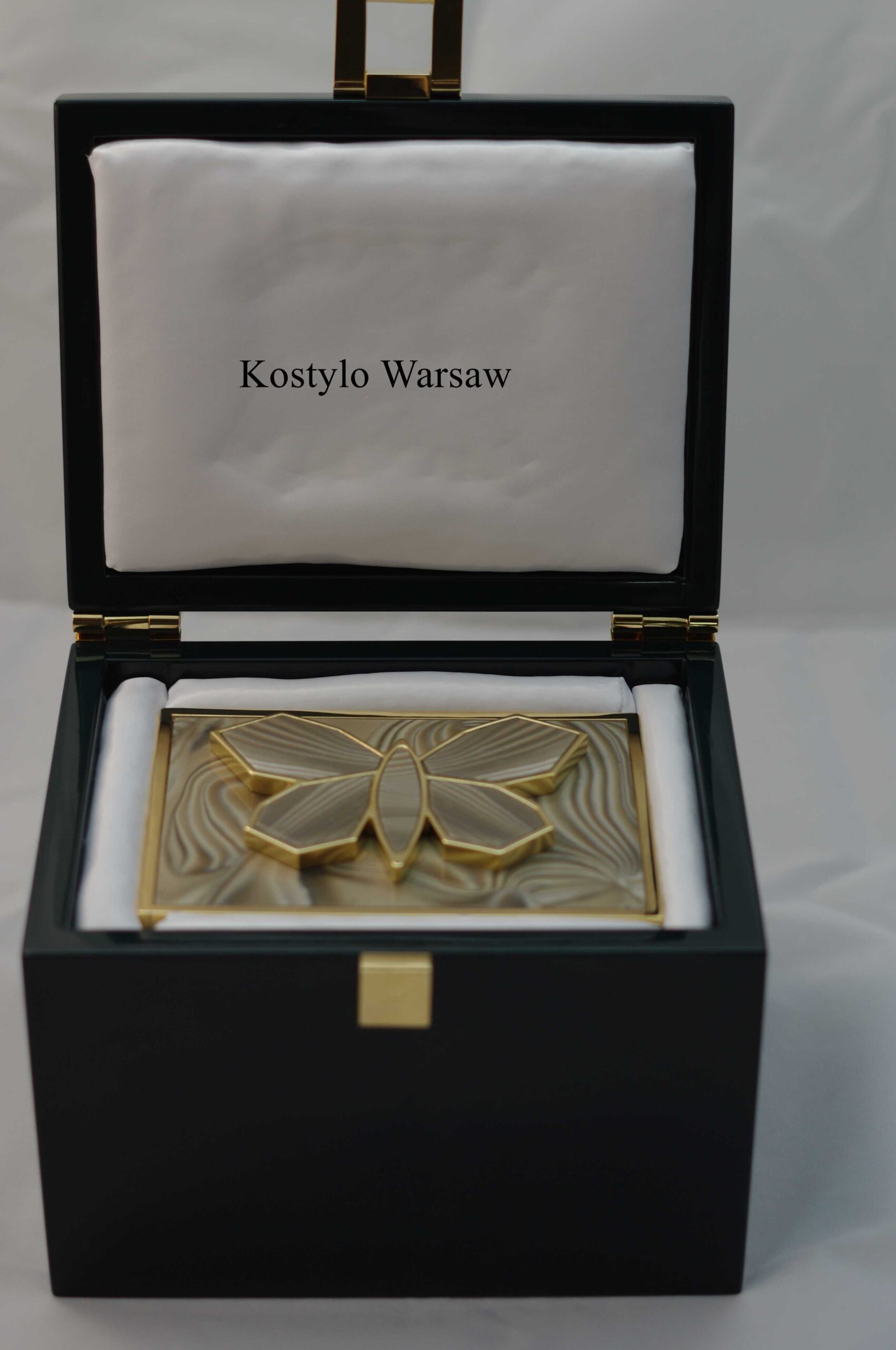 large_luxurious_golden_buckle_for_an_elegant_dress_authored_handcrafted_by_kostylo_atelier A huge buckle plated with Italian gold for luxury dress, inside of which lies massive handcrafted golden butterfly in striped flint. The luxury buckle is housed within the signature dark green box handmade by the Kostylo Atelier