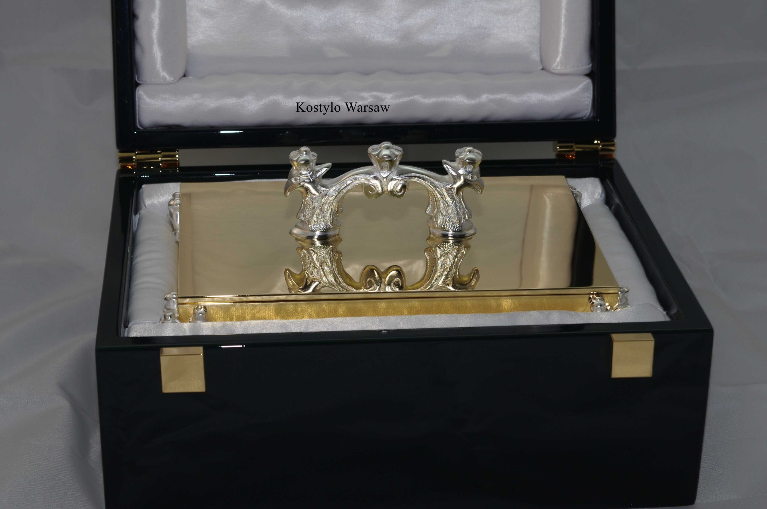 Luxurious gilded box with figures of the Tsar's double-headed eagle in the company's dark green wooden packaging by kostylo atelier