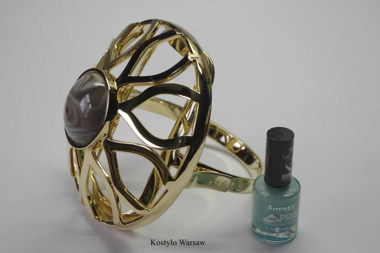 view of unique beautifully shiny golden figure of ring with original striped flint perfect for luxurious gift Kostylo atelier