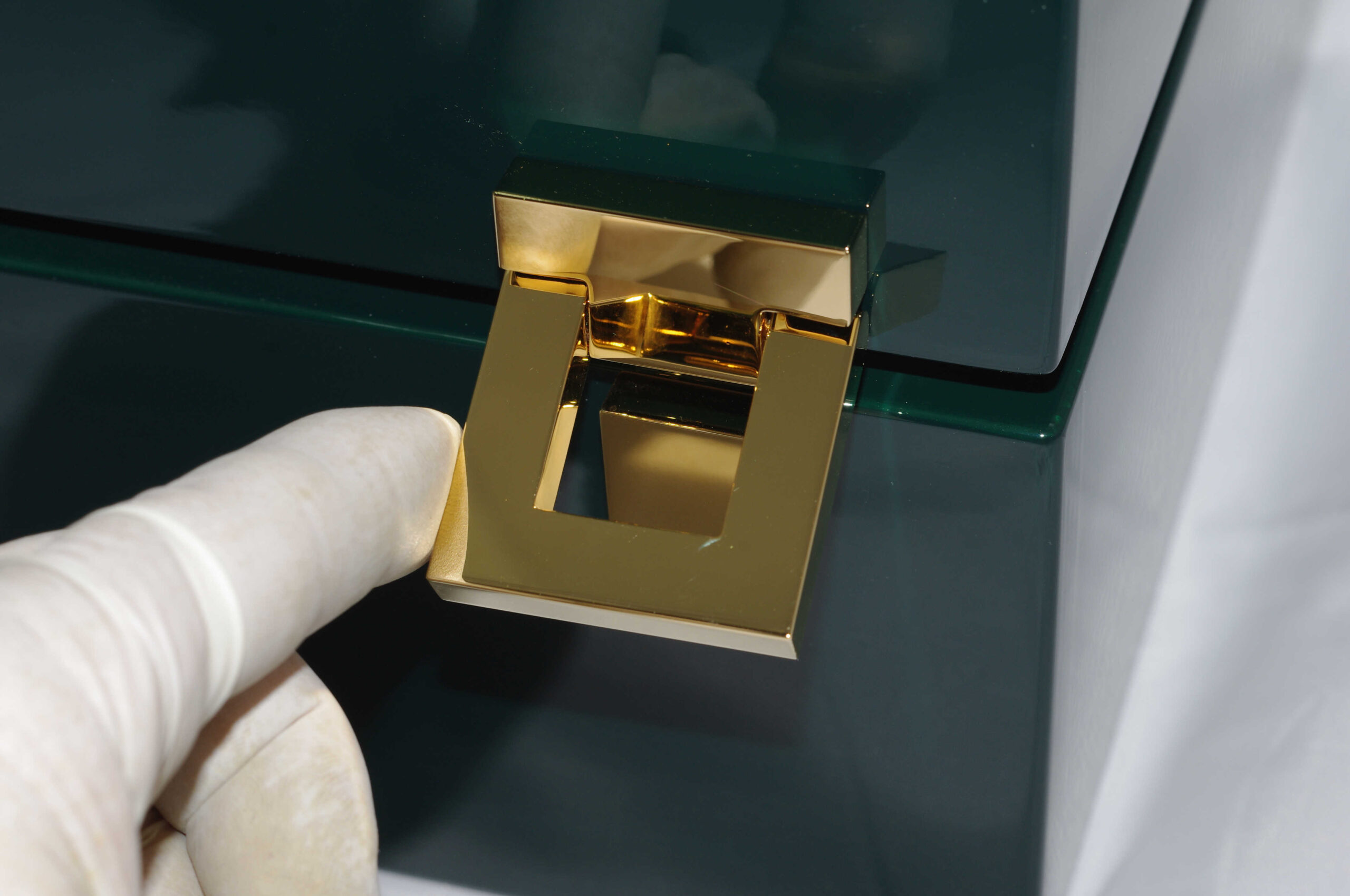 detail of a luxury dark green box with a gold latch for a modern gold-plated box designed and handcrafted by Kostylo Atelier