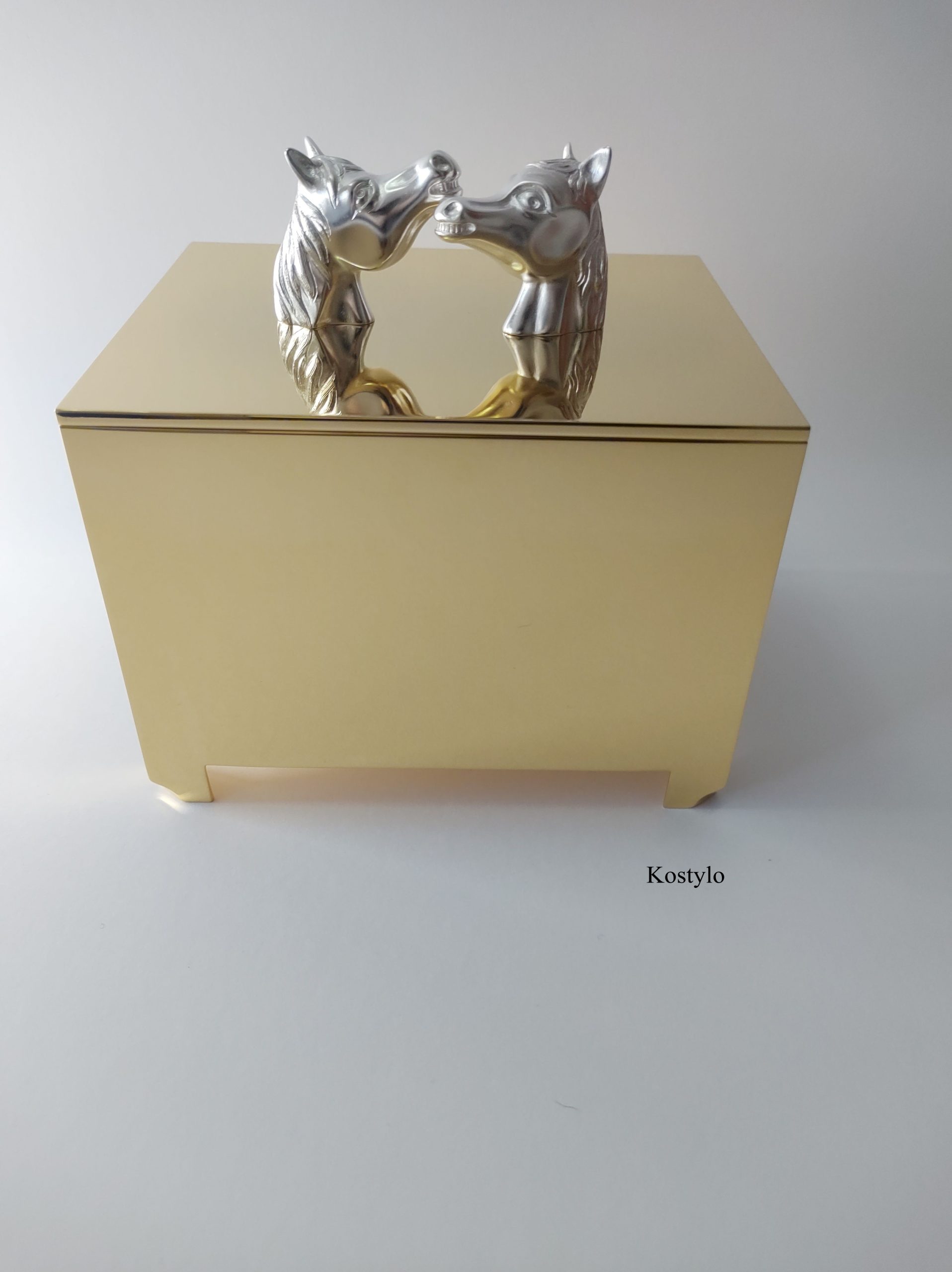 luxurious_handmade_gold_plated_figural_box_with_silver_plated_unique_design_figural_arabians_heads_by_kostylo_atelier high-quality unique design of a luxury gilded box with handcrafted silver-plated heads of arabian horses authored kostylo atelier