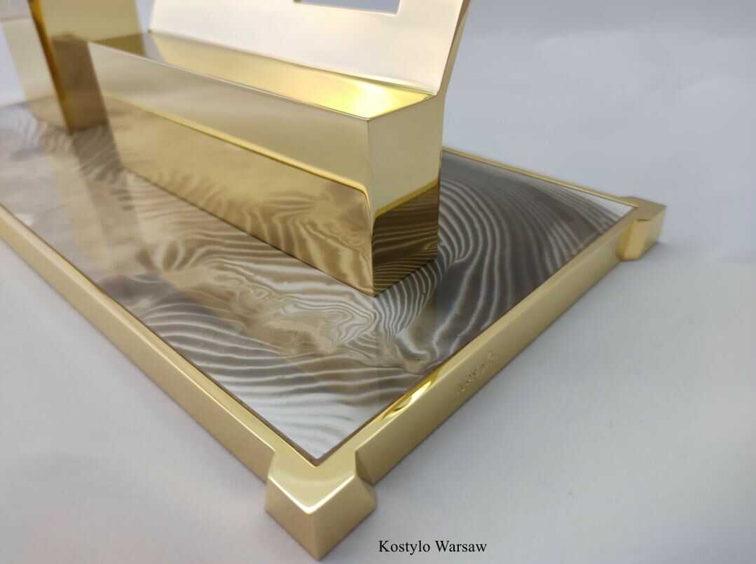 luxurious_inkwell_is_masterpiece_meticulously_handmade_to_ensure_the_highest_quality_by_kostylo_atelier look at the detail of a luxurious shiny gold plated inkwell with beautiful rare striped flint and smartphone stand handcrafted by kostylo atelier