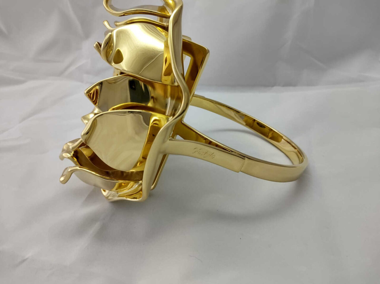 Luxurious and original gold sculpture of a lotus flower ring with eight petals, encasing a beautiful striped flint stone designed handcrafted by Kostylo atelier