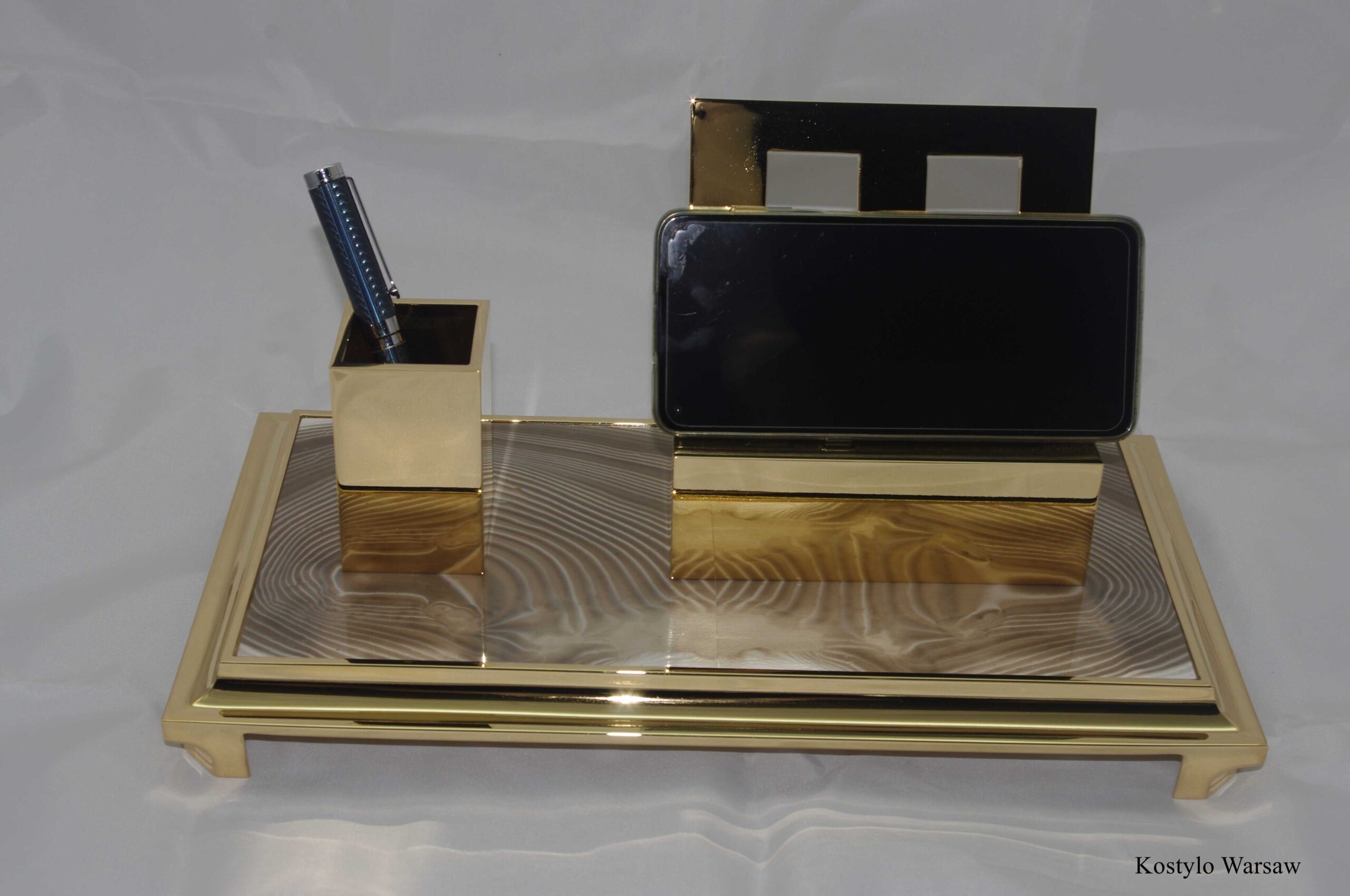 luxury_handmade_inkwell_for_luxurious_lifestyle_by_kostylo_atelier luxurious handmade and goldplated inkwell for pens and smartphone for luxury houses by Kostylo atelier