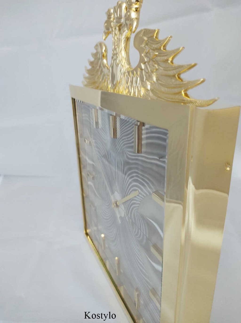luxury_living_room_wall_clock_with_tsarist_eagle_by_kostylo_atelier Side view of a luxurious and unique gold-plated wall clock designed by a goldsmith the Kostylo Atelier