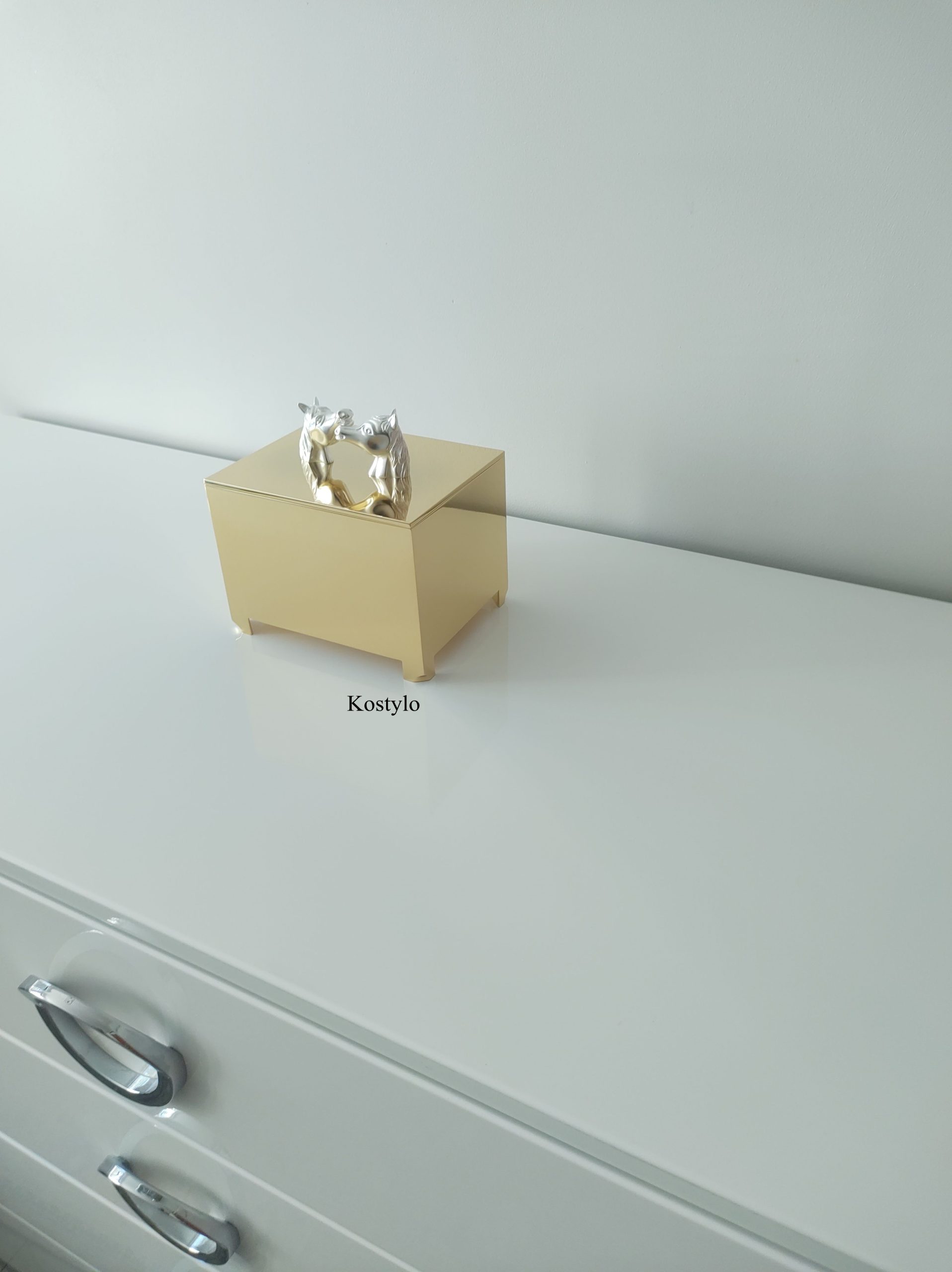 rare_unique_handcrafted_gold_plated_figurative_box_with_heads_of_arabian_horses_perfect_gift_by_kostylo_atelier beautiful luxury gilded box with 23-karat gold adorned with heads of arabian horses standing on luxurious white dresser handcrafted by kostylo atelier