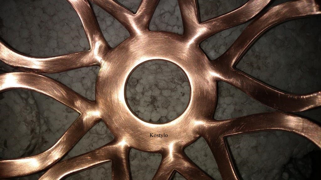 View of the beautiful copper-plated detail on the back of the crown of the modern-style ring sculpture by Kostylo atelier